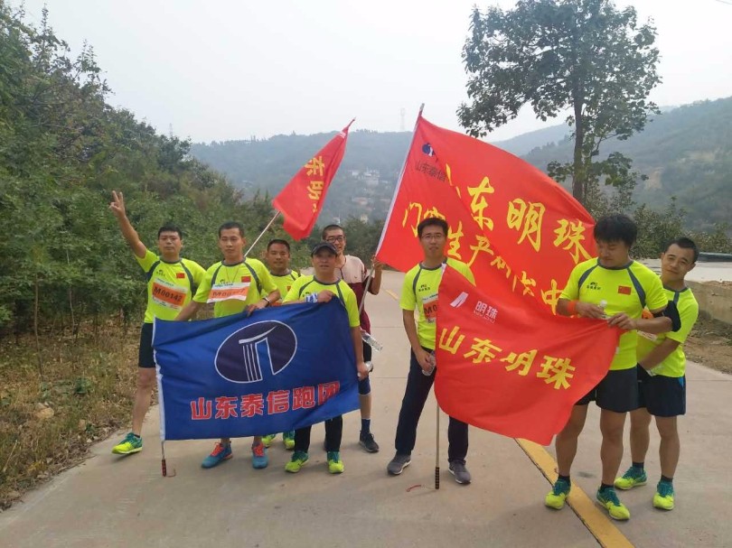 泰信明珠跑團(tuán)部分成員合影