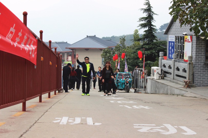 張總與夫人一起來到終點(diǎn)