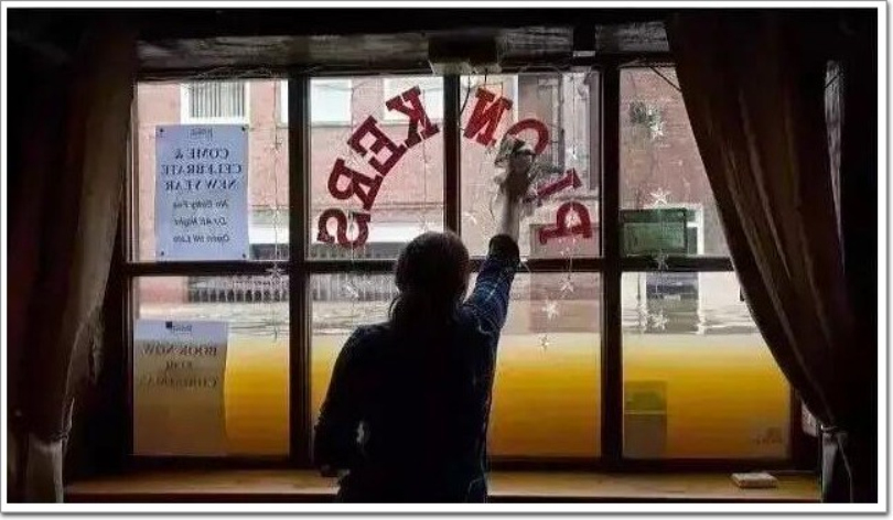 被洪水淹沒(méi)的窗戶
